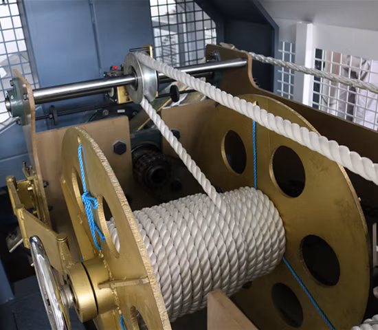 Cnrm 3-Strang-Seildrehmaschine, Bastdrehmaschine aus Nylon, Polyester, PP, PE, Monofilament, Danline-Kunststoffballenpresse, Schnurseilherstellungsmaschine